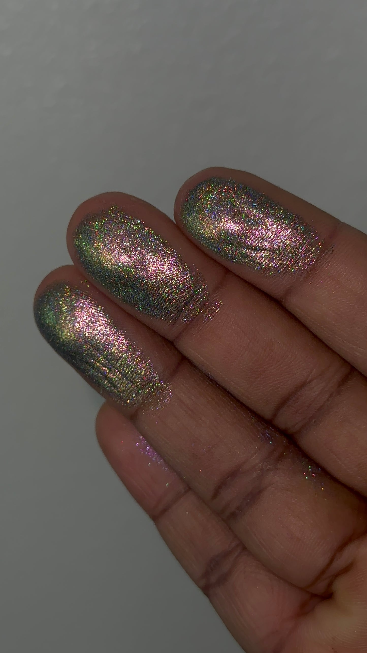 “Creamy Sparkles” Soft HOLOGRAPHIC EYESHADOW