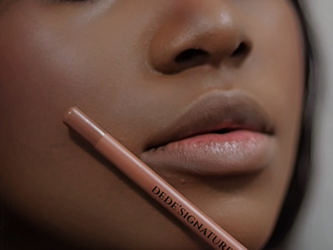 DUSK LIP LINER
