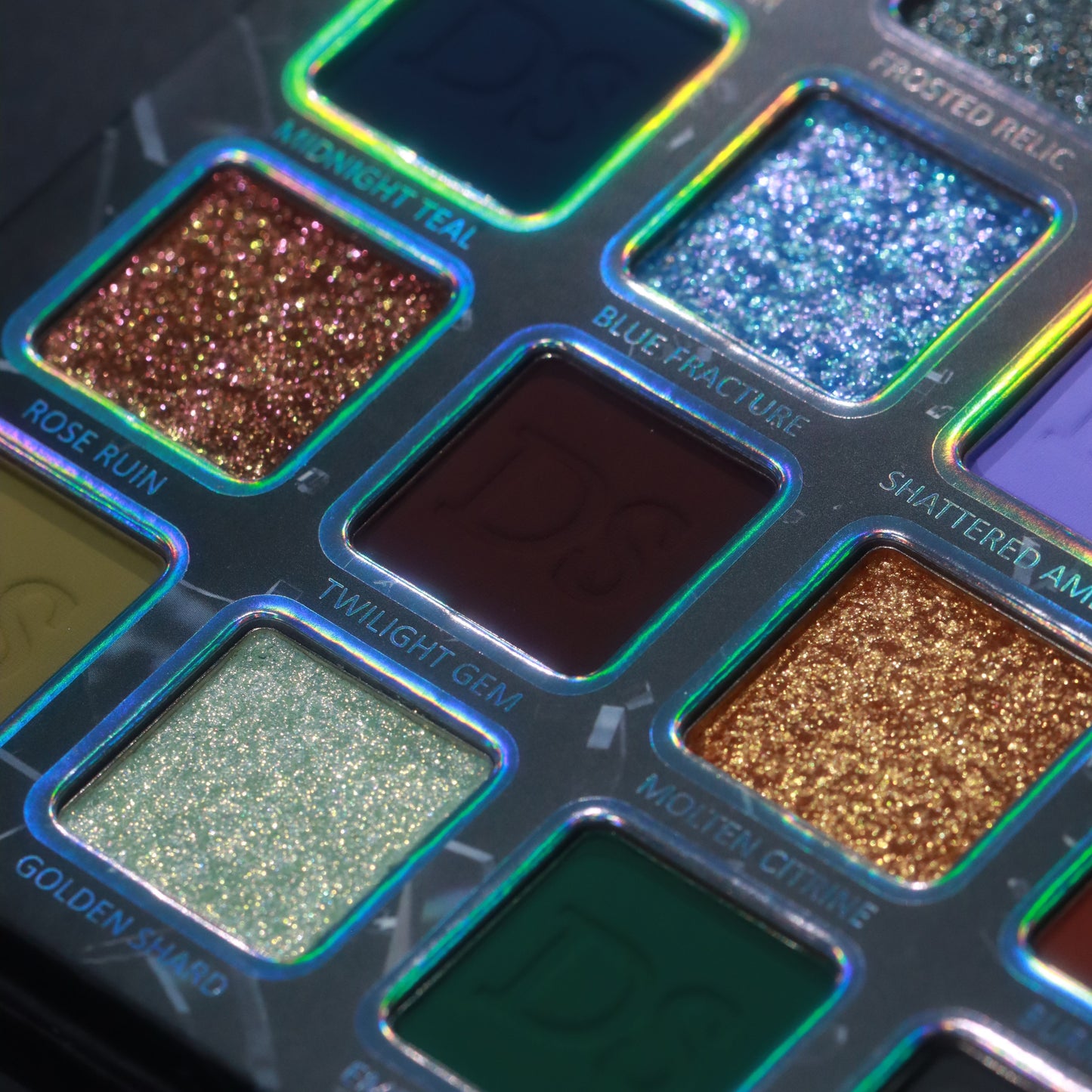 BROKEN JEWELS PALETTE [MAGNETIC PANS]