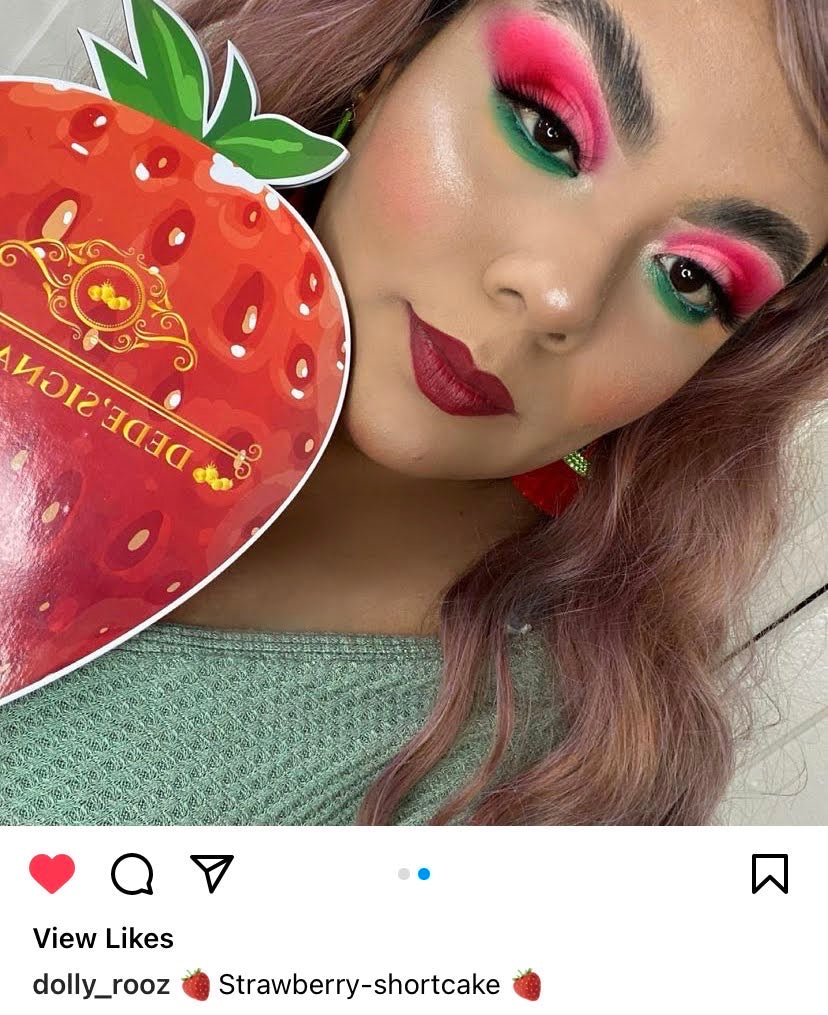 STRAWBERRY SHAPED EYESHADOW PALETTE