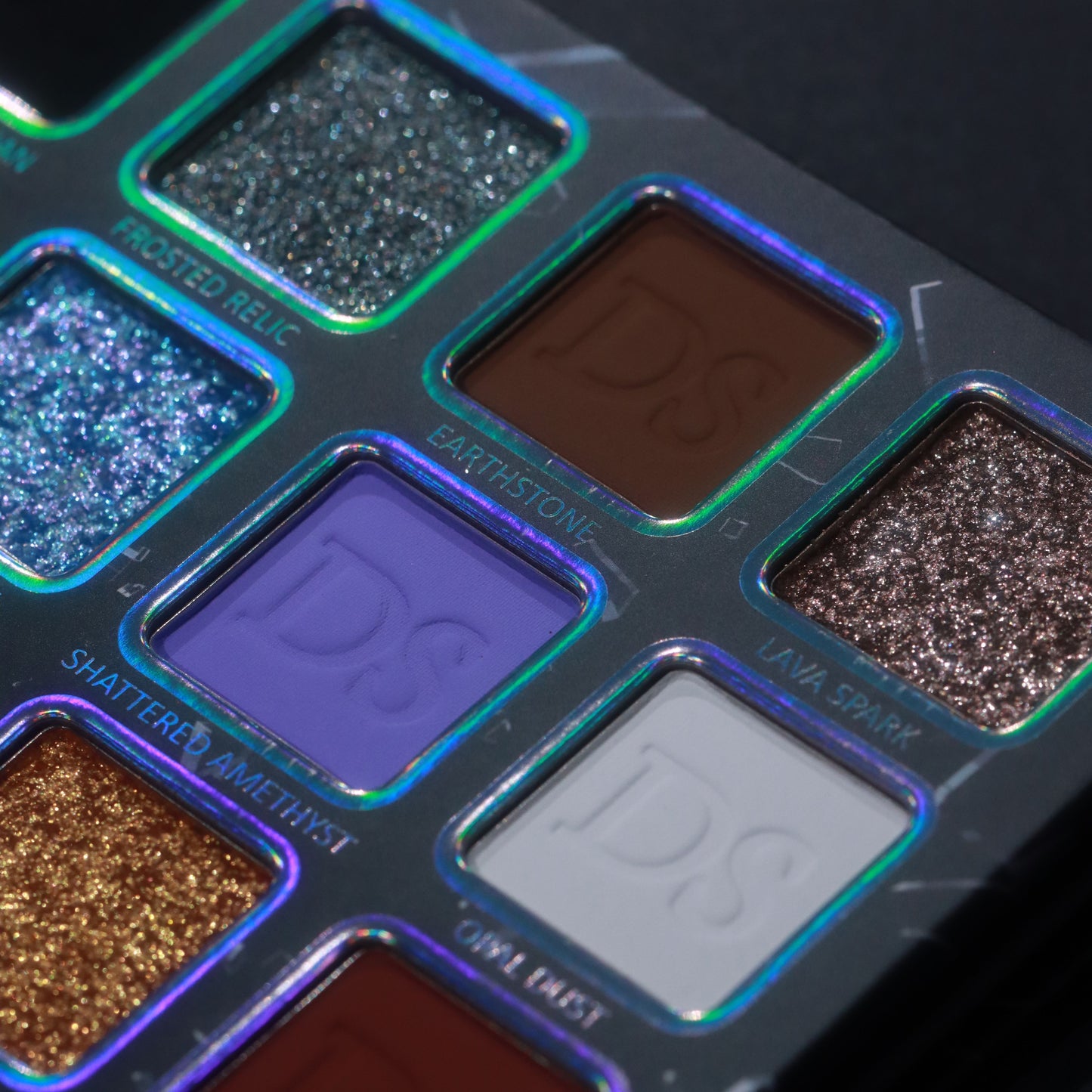 BROKEN JEWELS PALETTE [MAGNETIC PANS]