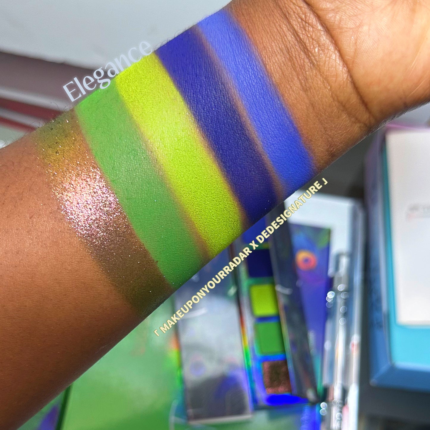 ELEGANCE EYESHADOW PALETTE [NON MAGNETIC]