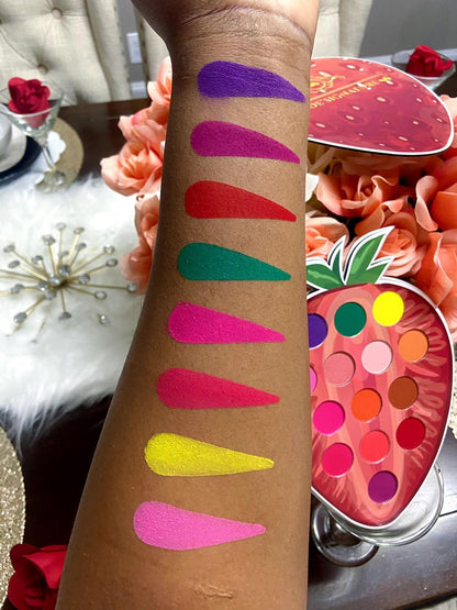 STRAWBERRY SHAPED EYESHADOW PALETTE