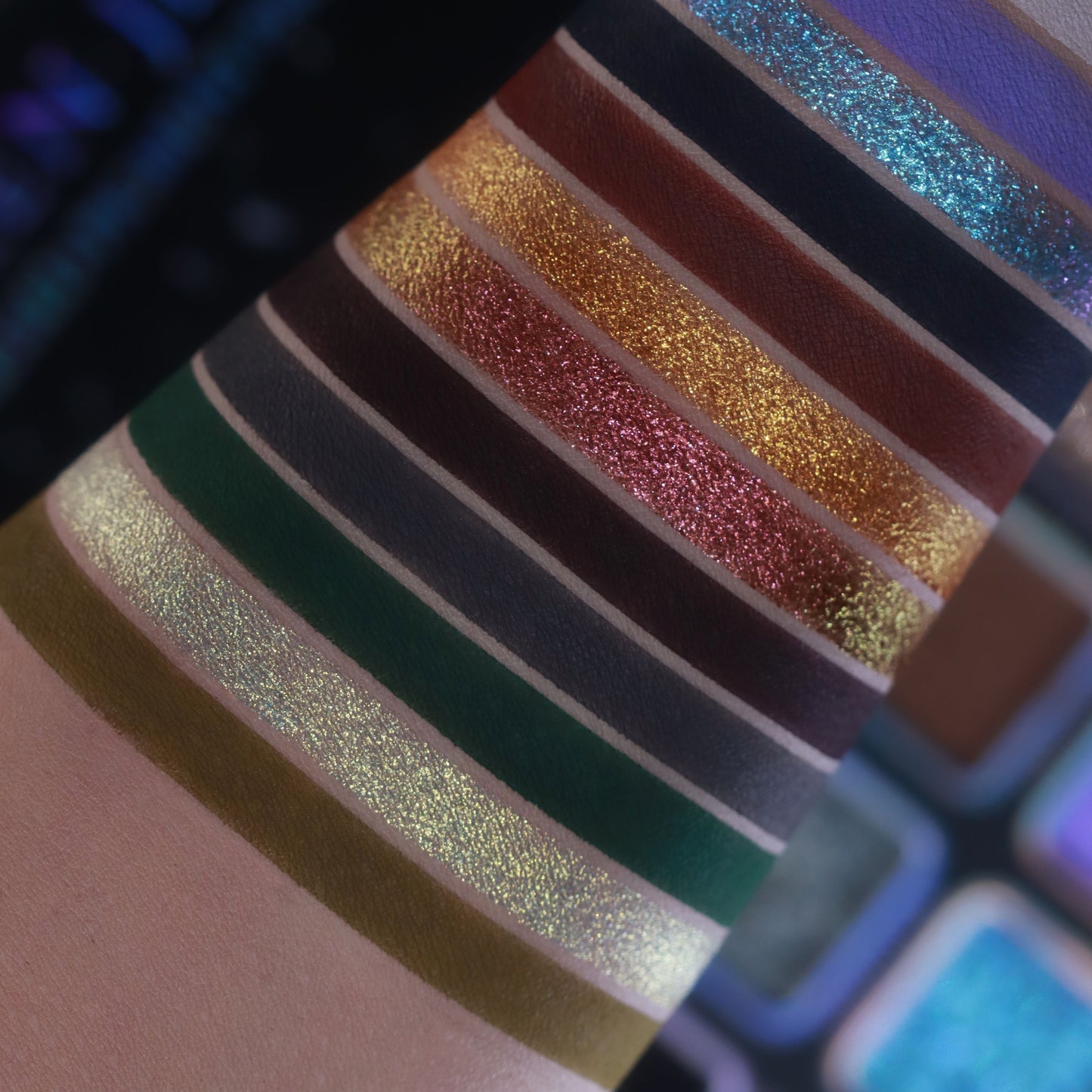 BROKEN JEWELS PALETTE [MAGNETIC PANS]