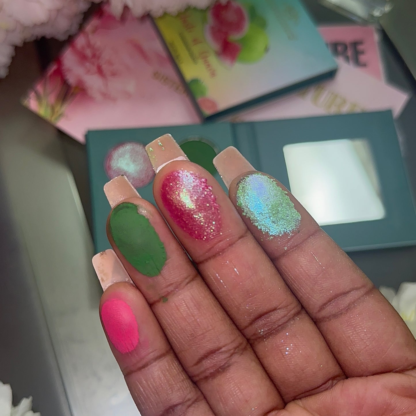 GUAVA EYESHADOW PALETTE [NON MAGNETIC]