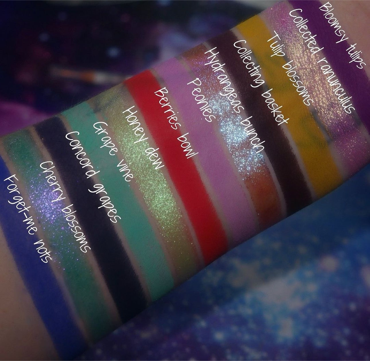 BLOOMING BASKET EYESHADOW PALETTE [NON MAGNETIC]