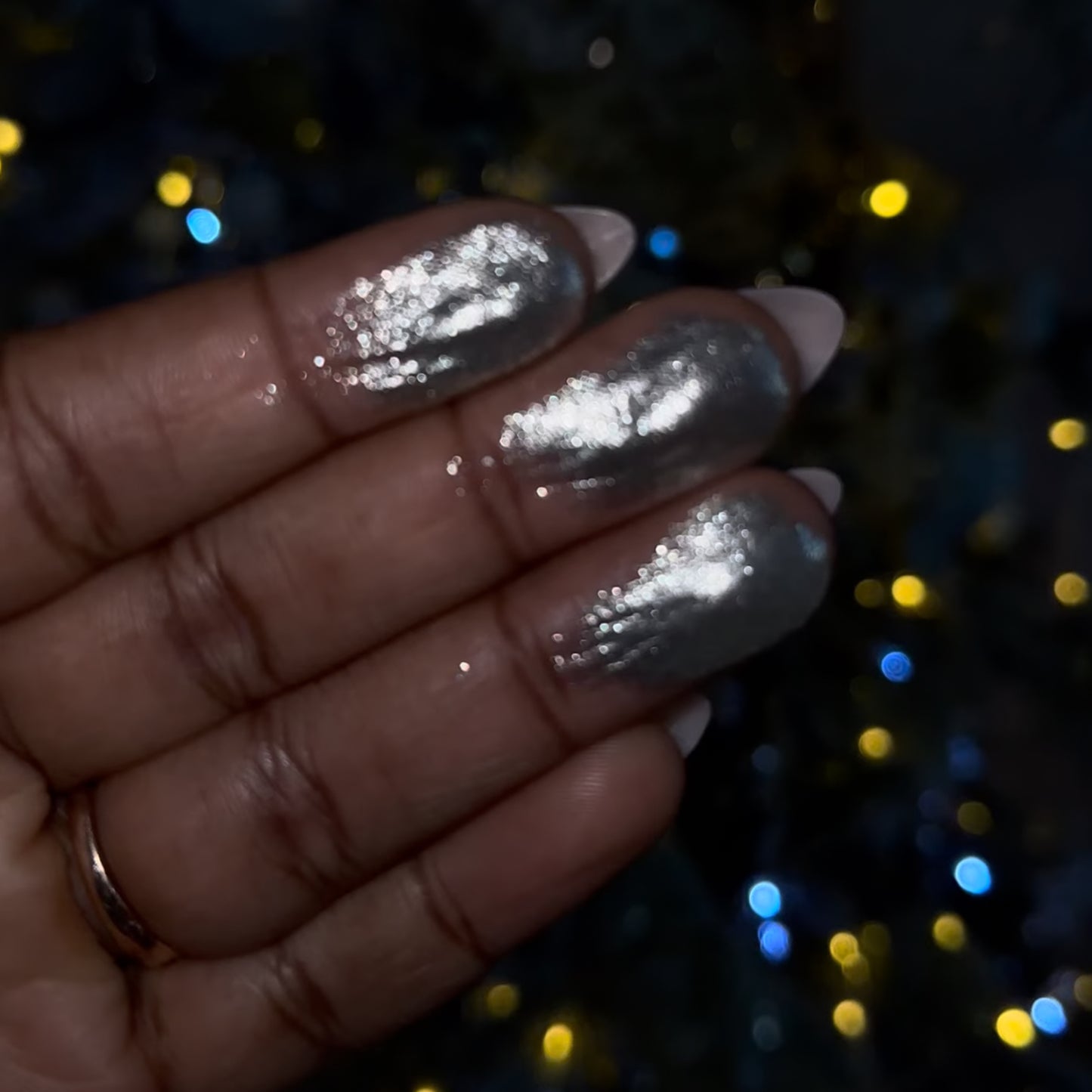 ICY CRYSTAL FOIL METALLIC EYESHADOW